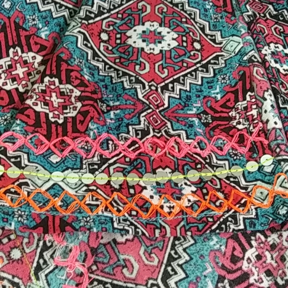 Charlie Paige Colorful Boho Top. Size S/M, P/M - Picture 5 of 11